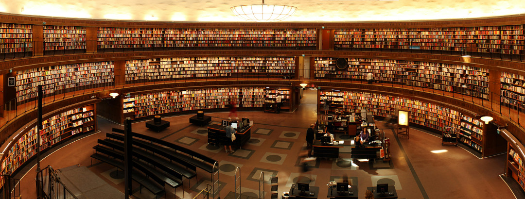 Huge library hall. /posts/a_note_about_taking_notes_3/header-image.jpg